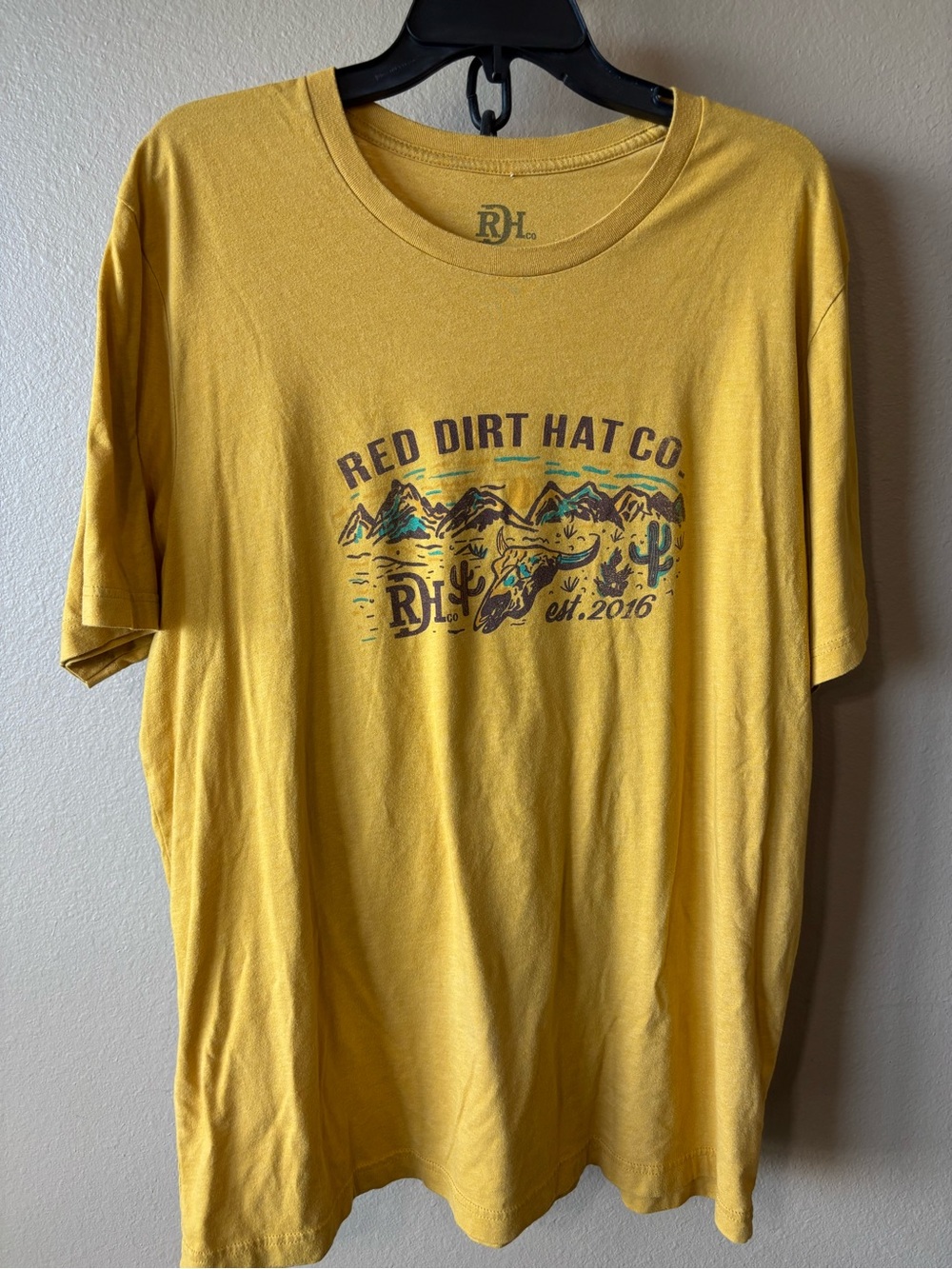 Short-Sleeve Graphic Tee — Yellow